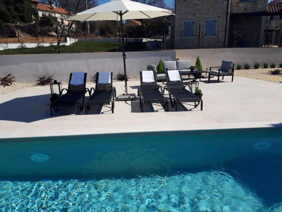 Villa Luksa Grožnjan Exteriör bild